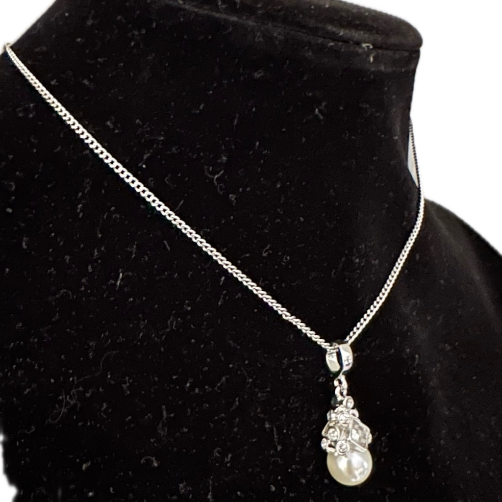 Givenchy Elegant Silver Necklace Pearl Pendant Crystal Diamonds Paved Accent 18 29$